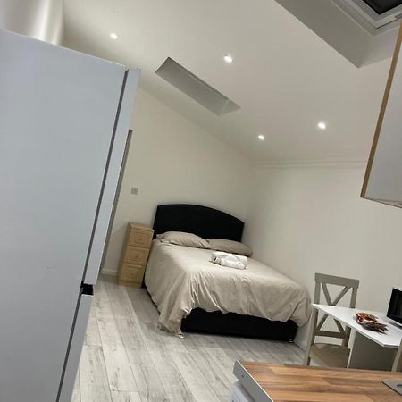 Studio Room Next To Gatwick 克劳利 外观 照片