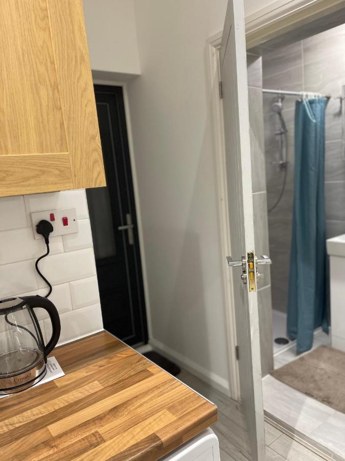Studio Room Next To Gatwick 克劳利 外观 照片