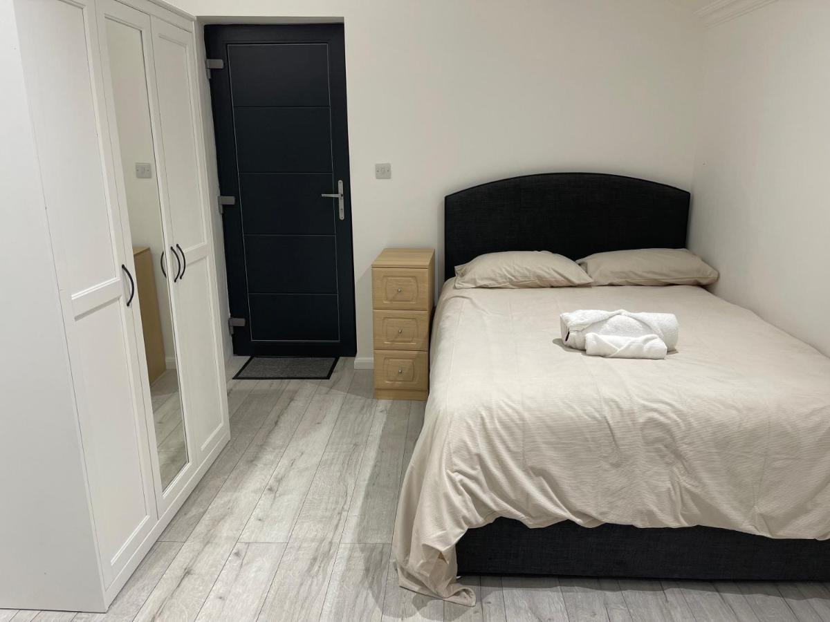 Studio Room Next To Gatwick 克劳利 外观 照片