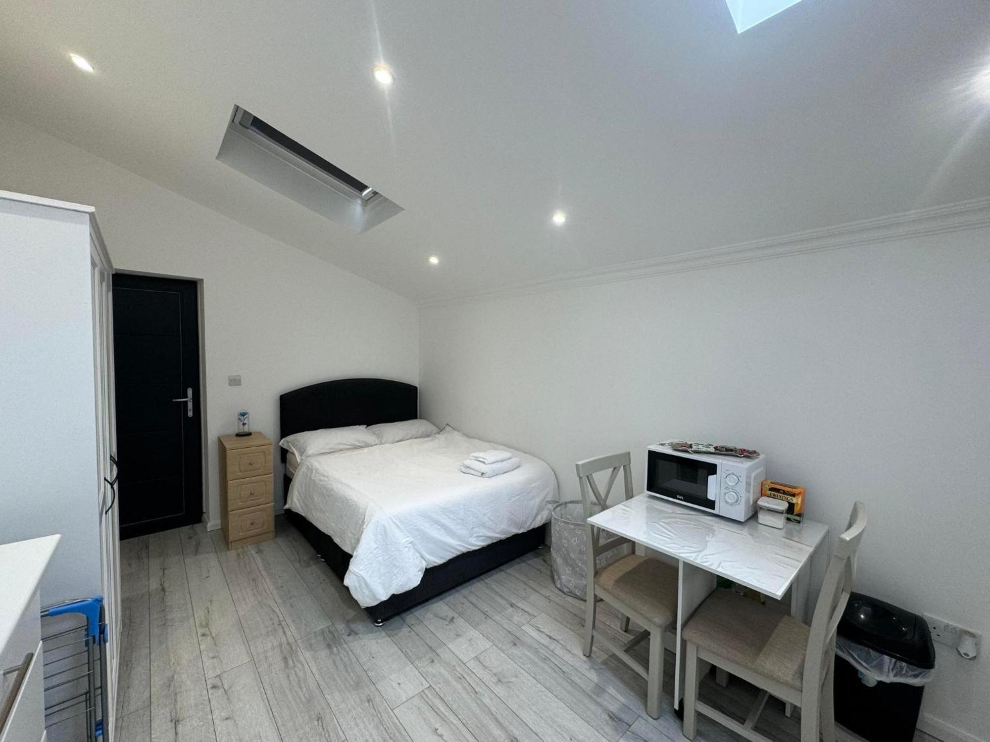 Studio Room Next To Gatwick 克劳利 外观 照片