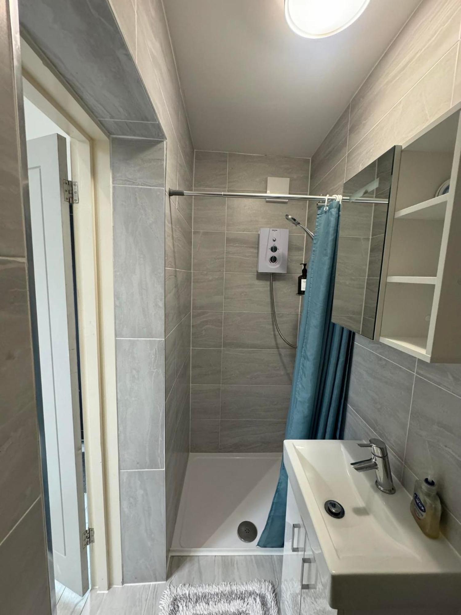 Studio Room Next To Gatwick 克劳利 外观 照片