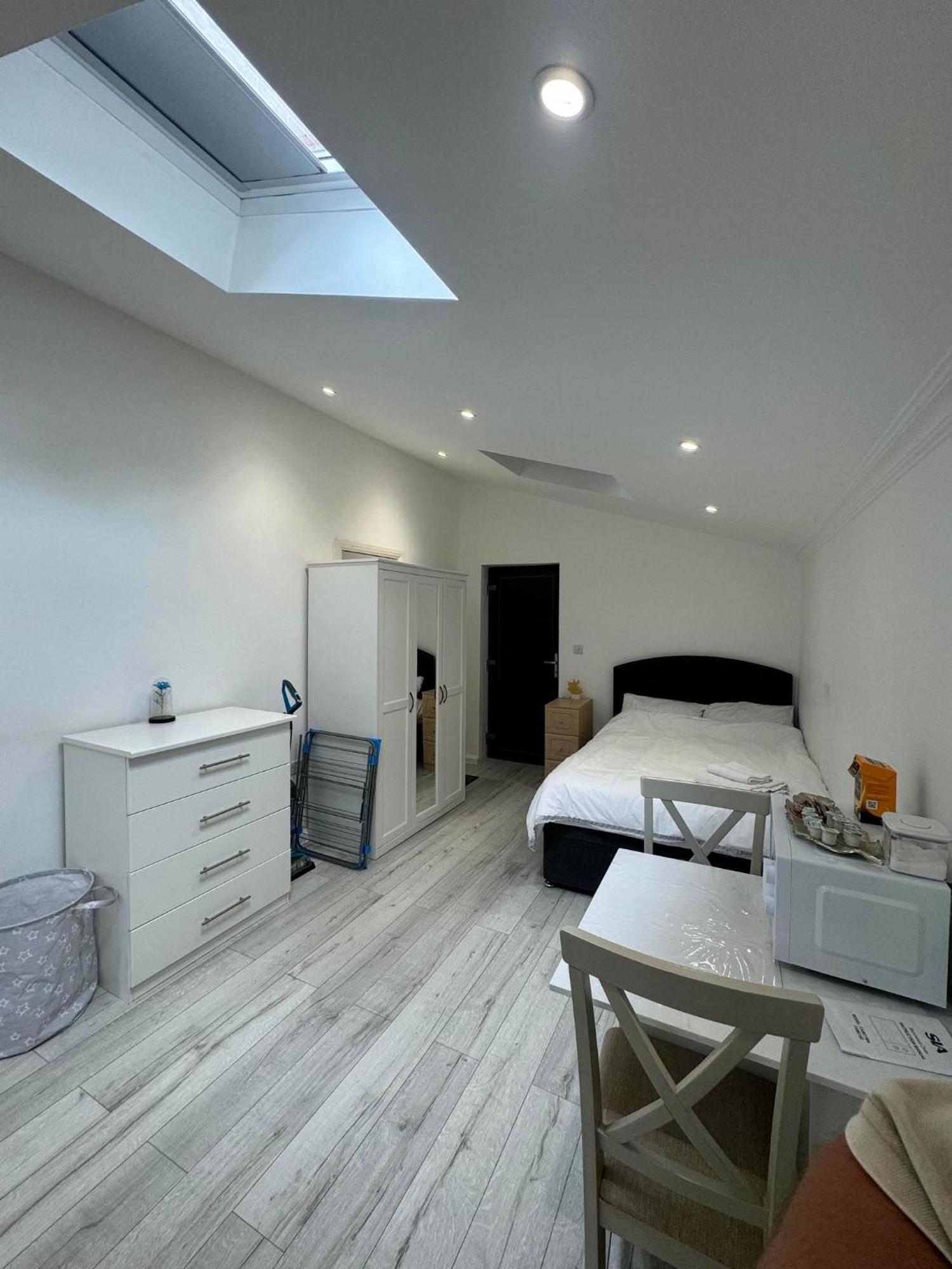 Studio Room Next To Gatwick 克劳利 外观 照片